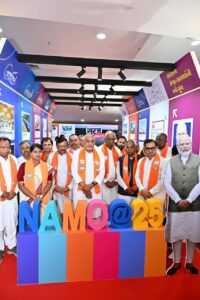 સેવા સંકલ્પથી રાષ્ટ્રનિર્માણ સુધીની અવિરત યાત્રા... સેવા સંકલ્પ અભિયાન અંતર્ગત વસ્ત્રાલ ખાતે પ્રદેશ અધ્યક્ષ શ્રી Jagdish Panchal એ 'MODI@25' પ્રદર્શનીનું ઉદ્ઘાટન કર્યું તેમજ હોદ્દેદારો અને કાર્યકર્તાઓ સાથે માનનીય પ્રધાનમંત્રી શ્રી નરેન્દ્ર મોદીજીની 25 વર્ષની જનસેવા, સુશાસન અને રાષ્ટ્રસમર્પણની પ્રેરણાદાયી યાત્રા નિહાળી. વડનગરથી શરૂ થયેલી આ અવિરત સેવા યાત્રા આજે વિકસિત ભારતના સંકલ્પને સાકાર કરવાની દિશામાં કરોડો દેશવાસીઓ માટે પ્રેરણા અને નવી ઊર્જાનો સ્ત્રોત બની છે. 'MODI@25' માત્ર પ્રદર્શની નથી, પરંતુ સેવા, સંકલ્પ અને સિદ્ધિઓની ગૌરવશાળી યાત્રાનું જીવંત દર્શન છે. #SevaSankalpAbhiyaan