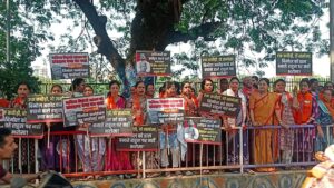 JNU के प्रोफेसर और कांग्रेस सांसद पर छात्राओं के यौन उत्पीड़न और शारीरिक शोषण के आरोपों पर कांग्रेस की चुप्पी के विरोध में महिला मोर्चा द्वारा पूरे गुजरात में उग्र विरोध प्रदर्शन किए गए। #SmashTheHypocrisyRaGa
