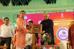 માનનીય મુખ્યમંત્રી શ્રી Bhupendra Patel ના શુભહસ્તે ગઈકાલે સાંજે 'વાઈબ્રન્ટ નવરાત્રી મહોત્સવ-2026'નો ભવ્ય પ્રારંભ થયો.  આ અવસરે 6 દેશોના રાજદૂતો, ગણમાન્ય મહાનુભાવો અને મોટી સંખ્યામાં ઉપસ્થિત નગરજનોએ નવરાત્રીના રંગ, ઉમંગ અને ઉત્સાહને વધાવ્યો. #VibrantNavratri2026