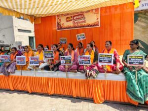 JNU के प्रोफेसर और कांग्रेस सांसद पर छात्राओं के यौन उत्पीड़न और शारीरिक शोषण के आरोपों पर कांग्रेस की चुप्पी के विरोध में महिला मोर्चा द्वारा पूरे गुजरात में उग्र विरोध प्रदर्शन किए गए। #SmashTheHypocrisyRaGa