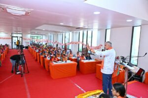 અંબાજી ખાતે પ્રદેશ અધ્યક્ષ શ્રી Jagdish Panchal અને પ્રદેશ સહ પ્રભારી શ્રીમતી ગોમતી સાયજીની વિશેષ ઉપસ્થિતિમાં પ્રદેશ મહિલા મોરચાની બેઠક યોજાઈ.  આ બેઠકમાં રાષ્ટ્રીય ઉપાધ્યક્ષ શ્રીમતી વર્ષાબેન દોશી, કેન્દ્રીય રાજ્યમંત્રી શ્રીમતી નિમુબેન બાંભણીયા, મોરચાના પ્રભારી શ્રી શબ્દશરણભાઈ બ્રહ્મભટ્ટ, મોરચાના પ્રદેશ પ્રમુખ શ્રીમતી અંજુબેન વેકરિયા સહિત હોદ્દેદારો ઉપસ્થિત રહ્યાં