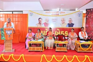 અંબાજી ખાતે પ્રદેશ અધ્યક્ષ શ્રી Jagdish Panchal અને પ્રદેશ સહ પ્રભારી શ્રીમતી ગોમતી સાયજીની વિશેષ ઉપસ્થિતિમાં પ્રદેશ મહિલા મોરચાની બેઠક યોજાઈ.  આ બેઠકમાં રાષ્ટ્રીય ઉપાધ્યક્ષ શ્રીમતી વર્ષાબેન દોશી, કેન્દ્રીય રાજ્યમંત્રી શ્રીમતી નિમુબેન બાંભણીયા, મોરચાના પ્રભારી શ્રી શબ્દશરણભાઈ બ્રહ્મભટ્ટ, મોરચાના પ્રદેશ પ્રમુખ શ્રીમતી અંજુબેન વેકરિયા સહિત હોદ્દેદારો ઉપસ્થિત રહ્યાં