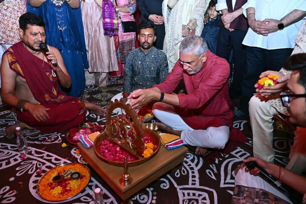 નવરાત્રિના પાવન પર્વે પ્રદેશ અધ્યક્ષ શ્રી Jagdish Panchal એ ગાંધીનગરની કર્ણાવતી યુનિવર્સિટી ખાતે આયોજિત દુર્ગા પૂજામાં સહભાગી થઈ મા દુર્ગાની પૂજા-અર્ચના કરી અને સૌના સુખ, સમૃદ્ધિ તથા કલ્યાણ માટે પ્રાર્થના કરી. જય મા દુર્ગા