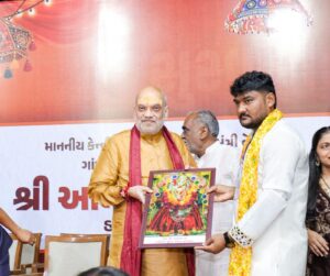 નવરાત્રિના પાવન પર્વે માનનીય કેન્દ્રીય ગૃહ અને સહકાર મંત્રી શ્રી Amit Shah જીએ ગાંધીનગરના કોલવડામાં નવરાત્રિ યુવક મંડળ દ્વારા આયોજિત રાસ-ગરબાના કાર્યક્રમમાં સહભાગી થયા.