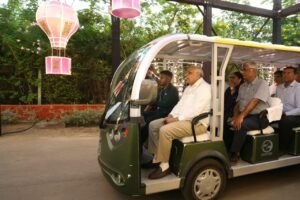 ભારતની સાંસ્કૃતિક વિવિધતા, સમૃદ્ધ વિરાસત અને રાષ્ટ્રીય એકતાની રોશનીથી ઝળહળી ઊઠ્યું એકતાનગર!  માનનીય મુખ્યમંત્રી શ્રી Bhupendra Patel આજે 'એકતા પ્રકાશ પર્વ-2026'નો શુભારંભ કરાવ્યો.  તા.15 જાન્યુઆરી, 2027 સુધી ચાલનારો આ પ્રકાશોત્સવ માનનીય પ્રધાનમંત્રી શ્રી Narendra Modi જીના 'એક ભારત, શ્રેષ્ઠ ભારત' અને 'વિકાસ ભી, વિરાસત ભી'ના સંકલ્પને સાકાર કરતી ભારતની વૈવિધ્યસભર સંસ્કૃતિ અને આધુનિક વિકાસની મનમોહક ઝાંખી પ્રસ્તુત કરશે. #EktaPrakashParv2026