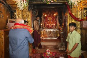 મામ્ પાહિ ૐ ભગવતી, ભવદુઃખ કાપો… શારદીય નવરાત્રિના પાવન આઠમા નોરતે ગુજરાતના મુખ્યમંત્રી શ્રી Bhupendra Patel જીએ શક્તિપીઠ અંબાજી ખાતે જગતજનની મા જગદંબાના ચરણોમાં શ્રદ્ધાપૂર્વક શીશ નમાવી, ગુજરાતની સુખ-શાંતિ અને સમૃદ્ધિ માટે ભાવપૂર્વક પ્રાર્થના કરી. જય અંબે! 🙏