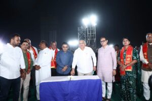 વિજયાદશમી નિમિત્તે આજે અમદાવાદના થલતેજ ખાતે માનનીય મુખ્યમંત્રી શ્રી Bhupendra Patel ની વિશેષ ઉપસ્થિતિમાં શાંતિ સેવા ચેરીટેબલ ટ્રસ્ટ દ્વારા ભવ્ય સનાતન ડાયરો અને રાવણદહન કાર્યક્રમ યોજાયો. જય શ્રીરામ 🚩