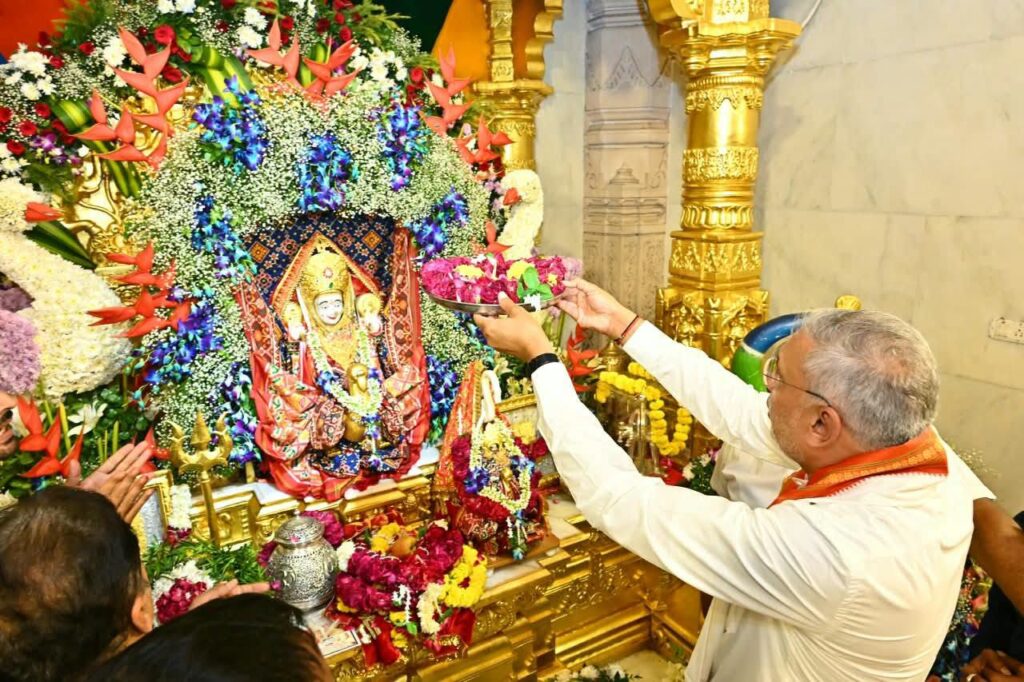 પ્રદેશ અધ્યક્ષ શ્રી Jagdish Panchal એ મહાનવમીના પાવન અવસરે આજે ગાંધીનગરના રૂપાલ ખાતે શ્રી વરદાયિની માતાજીના દર્શન કરી સૌના સુખ, શાંતિ અને સમૃદ્ધિ માટે પ્રાર્થના કરી. જય માતાજી🙏