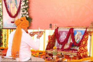 માનનીય મુખ્યમંત્રી શ્રી Bhupendra Patel એ આજે વિજયાદશમીના પાવન પર્વે ગાંધીનગર સ્થિત મુખ્યમંત્રી નિવાસસ્થાને સુરક્ષા-સલામતી વ્યવસ્થામાં ફરજ બજાવતા સુરક્ષાકર્મીઓનાં શસ્ત્રોનું શાસ્ત્રોક્ત વિધિથી શસ્ત્રપૂજન કર્યું.
