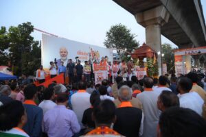કર્ણાવતી મહાનગરનો સંકલ્પ લોકતંત્રના સન્માન અને રાષ્ટ્રહિત માટે! જનાદેશનું સન્માન અને લોકશાહીની ગરિમાની જાળવણી માટે કર્ણાવતી મહાનગરમાં ઉમટેલો જનસમૂહ લોકતંત્ર પ્રત્યેની જનતાની અતૂટ શ્રદ્ધાનું પ્રતીક છે.  ગુજરાત અને દેશની જનતા મોદીજીના મજબૂત નેતૃત્વ સાથે અડીખમ ઊભી છે, કોંગ્રેસની અરાજક માનસિકતા અને દેશને ગુમરાહ કરવાના તમામ પ્રયાસો ક્યારેય સફળ નહીં થાય..! માનનીય મુખ્યમંત્રી શ્રી Bhupendra Patel , કેન્દ્રીય સ્વાસ્થ્ય મંત્રી શ્રી J.P.Nadda જી અને નાયબ મુખ્યમંત્રી શ્રી Harsh Sanghavi ની વિશેષ ઉપસ્થિતિમાં યોજાયેલી આ પદયાત્રાએ લોકતંત્રની રક્ષા અને રાષ્ટ્રહિત માટેના સંકલ્પને વધુ દૃઢ બનાવ્યો. #SaveDemocracyRemoveAnarchy