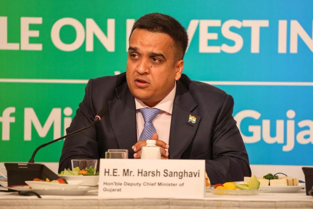 જાપાનના ઓસાકા ખાતે નાયબ મુખ્યમંત્રી શ્રી Harsh Sanghavi ની અધ્યક્ષતામાં યોજાયેલી હાઇ-લેવલ રાઉન્ડટેબલ બેઠકમાં ગુજરાત અને જાપાન વચ્ચેની સ્ટ્રેટેજિક પાર્ટનરશીપ, રોકાણની નવી તકો અને ઔદ્યોગિક સહયોગ અંગે વિસ્તૃત ચર્ચા થઈ. સેમિકન્ડક્ટર, ગ્રીન એનર્જી અને ઇલેક્ટ્રોનિક્સ જેવા ઉભરતા ક્ષેત્રોમાં રોકાણ માટે જાપાનીઝ ઉદ્યોગપતિઓને વાઇબ્રન્ટ ગુજરાત ગ્લોબલ સમિટમાં ભાગ લેવા આમંત્રણ પાઠવ્યું. #VGGS2027