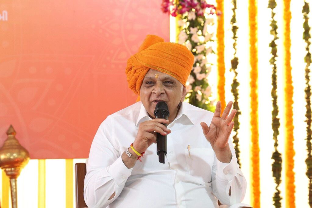 માનનીય મુખ્યમંત્રી શ્રી Bhupendra Patel એ આજે વિજયાદશમીના પાવન પર્વે ગાંધીનગર સ્થિત મુખ્યમંત્રી નિવાસસ્થાને સુરક્ષા-સલામતી વ્યવસ્થામાં ફરજ બજાવતા સુરક્ષાકર્મીઓનાં શસ્ત્રોનું શાસ્ત્રોક્ત વિધિથી શસ્ત્રપૂજન કર્યું.