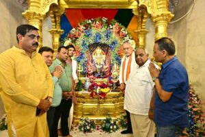 પ્રદેશ અધ્યક્ષ શ્રી Jagdish Panchal એ મહાનવમીના પાવન અવસરે આજે ગાંધીનગરના રૂપાલ ખાતે શ્રી વરદાયિની માતાજીના દર્શન કરી સૌના સુખ, શાંતિ અને સમૃદ્ધિ માટે પ્રાર્થના કરી. જય માતાજી🙏