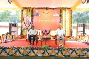 માનનીય મુખ્યમંત્રી શ્રી Bhupendra Patel એ આજે વિજયાદશમીના પાવન પર્વે ગાંધીનગર સ્થિત મુખ્યમંત્રી નિવાસસ્થાને સુરક્ષા-સલામતી વ્યવસ્થામાં ફરજ બજાવતા સુરક્ષાકર્મીઓનાં શસ્ત્રોનું શાસ્ત્રોક્ત વિધિથી શસ્ત્રપૂજન કર્યું.