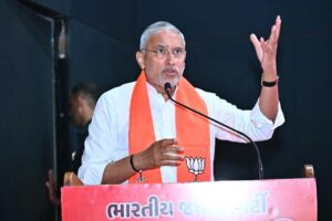 માનનીય મુખ્યમંત્રી શ્રી Bhupendra Patel અને પ્રદેશ અધ્યક્ષ શ્રી Jagdish Panchal ની વિશેષ ઉપસ્થિતિમાં સુરત મહાનગર ખાતે દક્ષિણ ઝોનના ચૂંટાયેલા જનપ્રતિનિધિઓની બેઠક યોજાઈ. આ બેઠકમાં કેન્દ્રીય જળશક્તિ મંત્રી શ્રી C R Paatil , કેબિનેટ મંત્રી શ્રી જીતુભાઈ વાઘાણી, પ્રદેશ મહામંત્રી ડૉ. પ્રશાંતભાઈ કોરાટ તથા દક્ષિણ ઝોનના ચૂંટાયેલા જનપ્રતિનિધિઓ અને હોદ્દેદારો ઉપસ્થિત રહ્યા.
