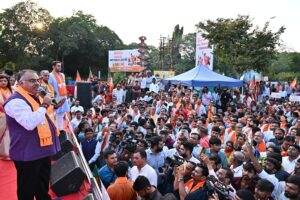 કોંગ્રેસની અરાજકતાવાદી રાજનીતિ અને જનાદેશ પર સવાલો સામે રાજકોટની ધરતી પર ઉમટેલો જનસમર્થનનો મહાસાગર લોકશાહીમાં જનતાની અતૂટ શ્રદ્ધાનો પુરાવો છે. 'લોકતંત્ર બચાવો, અરાજકતા હટાવો' અંતર્ગત યોજાયેલી પદયાત્રામાં પ્રદેશ અધ્યક્ષ શ્રી Jagdish Panchal અને પ્રદેશ પ્રભારી શ્રી Tarun Chugh જી, સહ પ્રભારી શ્રી અજય મહાવરજી, કેન્દ્રીય રાજ્યમંત્રી શ્રીમતી નિમુબેન બાંભણીયા સહિત રાજ્ય સરકારના મંત્રીશ્રીઓ, સાંસદશ્રીઓ, ધારાસભ્યશ્રીઓ, કાર્યકર્તાઓ અને નગરજનો ઉપસ્થિત રહ્યાં. #SaveDemocracyRemoveAnarchy