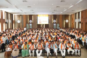 ધરતી આબા ભગવાન બિરસા મુંડાજીની 151મી જન્મજયંતી નિમિત્તે આયોજિત 'જનજાતિ ગૌરવ સપ્તાહ 2026' અંતર્ગત આજે પ્રદેશ કાર્યાલય 'શ્રી કમલમ્' ખાતે પ્રદેશ પ્રભારી શ્રી Tarun Chugh જી અને પ્રદેશ અધ્યક્ષ શ્રી Jagdish Panchal ની વિશેષ ઉપસ્થિતિમાં પ્રદેશ બેઠક યોજાઈ. આ બેઠકમાં પ્રદેશ સંગઠન મહામંત્રી શ્રી રત્નાકરજી, પ્રદેશ ઉપાધ્યક્ષ શ્રીમતી ગીતાબેન રાઠવા, પ્રદેશ અનુસૂચિત જનજાતિ મોરચાના પ્રમુખ શ્રી ગણપતસિંહ વસાવા, કેબિનેટ મંત્રી શ્રી નરેશભાઈ પટેલ સહિત પ્રદેશ પદાધિકારીઓ અને મોરચાના હોદ્દેદારો ઉપસ્થિત રહ્યાં.