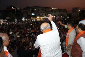 કર્ણાવતી મહાનગરનો સંકલ્પ લોકતંત્રના સન્માન અને રાષ્ટ્રહિત માટે! જનાદેશનું સન્માન અને લોકશાહીની ગરિમાની જાળવણી માટે કર્ણાવતી મહાનગરમાં ઉમટેલો જનસમૂહ લોકતંત્ર પ્રત્યેની જનતાની અતૂટ શ્રદ્ધાનું પ્રતીક છે.  ગુજરાત અને દેશની જનતા મોદીજીના મજબૂત નેતૃત્વ સાથે અડીખમ ઊભી છે, કોંગ્રેસની અરાજક માનસિકતા અને દેશને ગુમરાહ કરવાના તમામ પ્રયાસો ક્યારેય સફળ નહીં થાય..! માનનીય મુખ્યમંત્રી શ્રી Bhupendra Patel , કેન્દ્રીય સ્વાસ્થ્ય મંત્રી શ્રી J.P.Nadda જી અને નાયબ મુખ્યમંત્રી શ્રી Harsh Sanghavi ની વિશેષ ઉપસ્થિતિમાં યોજાયેલી આ પદયાત્રાએ લોકતંત્રની રક્ષા અને રાષ્ટ્રહિત માટેના સંકલ્પને વધુ દૃઢ બનાવ્યો. #SaveDemocracyRemoveAnarchy