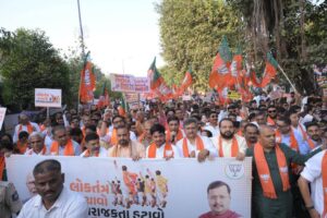 કોંગ્રેસની અરાજકતા સામે વડોદારાનો બુલંદ અવાજ! ભારતીય જનતા યુવા મોરચાના રાષ્ટ્રીય અધ્યક્ષ Dr. Hemang Joshi , પ્રદેશ મહામંત્રી શ્રી હિતેન્દ્રસિંહ ચૌહાણ અને શ્રી અજયભાઈ બ્રહ્મભટ્ટની વિશેષ ઉપસ્થિતિમાં વડોદરા મહાનગરમાં ઉમટેલો આ જનસાગર કોંગ્રેસની અરાજકતાની રાજનીતિ સામે જનશક્તિનો બુલંદ સંદેશ છે. જનતાને ગુમરાહ કરવાના કોંગ્રેસના પ્રયાસો નહીં ચાલે, લોકતંત્રની તાકાત જ સર્વોપરિ છે! લોકતંત્ર જીતશે, અરાજકતા હારશે! #SaveDemocracyRemoveAnarchy