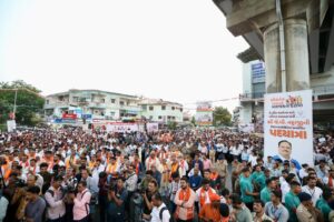 કર્ણાવતી મહાનગરનો સંકલ્પ લોકતંત્રના સન્માન અને રાષ્ટ્રહિત માટે! જનાદેશનું સન્માન અને લોકશાહીની ગરિમાની જાળવણી માટે કર્ણાવતી મહાનગરમાં ઉમટેલો જનસમૂહ લોકતંત્ર પ્રત્યેની જનતાની અતૂટ શ્રદ્ધાનું પ્રતીક છે.  ગુજરાત અને દેશની જનતા મોદીજીના મજબૂત નેતૃત્વ સાથે અડીખમ ઊભી છે, કોંગ્રેસની અરાજક માનસિકતા અને દેશને ગુમરાહ કરવાના તમામ પ્રયાસો ક્યારેય સફળ નહીં થાય..! માનનીય મુખ્યમંત્રી શ્રી Bhupendra Patel , કેન્દ્રીય સ્વાસ્થ્ય મંત્રી શ્રી J.P.Nadda જી અને નાયબ મુખ્યમંત્રી શ્રી Harsh Sanghavi ની વિશેષ ઉપસ્થિતિમાં યોજાયેલી આ પદયાત્રાએ લોકતંત્રની રક્ષા અને રાષ્ટ્રહિત માટેના સંકલ્પને વધુ દૃઢ બનાવ્યો. #SaveDemocracyRemoveAnarchy