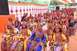 પ્રધાનમંત્રી શ્રી નરેન્દ્રભાઇ મોદીના જનસેવાના 25 વર્ષ પૂર્ણ થવા નિમિત્તે ભાજપા પ્રદેશ અધ્યક્ષ શ્રી જગદીશભાઈ વિશ્વકર્મા આજે નગર પ્રાથમિક શિક્ષણ સમિતિ, અમદાવાદ તથા ધી ટેક્સટાઈલ એસોસિએશન દ્વારા અમદાવાદના વિરાટનગર ખાતે આયોજિત નોટબુક વિતરણ અને ગરબા સ્પર્ધા કાર્યક્રમમાં ઉપસ્થિત રહ્યા હતાં.  આ પ્રસંગે તેમણે બાળકો સાથે આત્મીય સંવાદ કરી નોટબુક વિતરણ કર્યું હતું તથા શહેર કક્ષાની ગરબા સ્પર્ધામાં ભાગ લેનાર સૌ વિદ્યાર્થીઓની પ્રસ્તુતિ નિહાળી તેમને પ્રોત્સાહિત કર્યા હતાં. આ પ્રસંગે અમદાવાદના મેયર શ્રી હિતેશભાઈ બારોટ, શહેર ભાજપ અધ્યક્ષ શ્રી પ્રેરકભાઈ શાહ, સાંસદ શ્રી હસમુખભાઈ પટેલ સહિત આગેવાનો ઉપસ્થિત રહ્યાં હતાં.